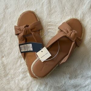 NEW Bow Tie Light Brown Sandals with Rope & White Base Memory Foam
